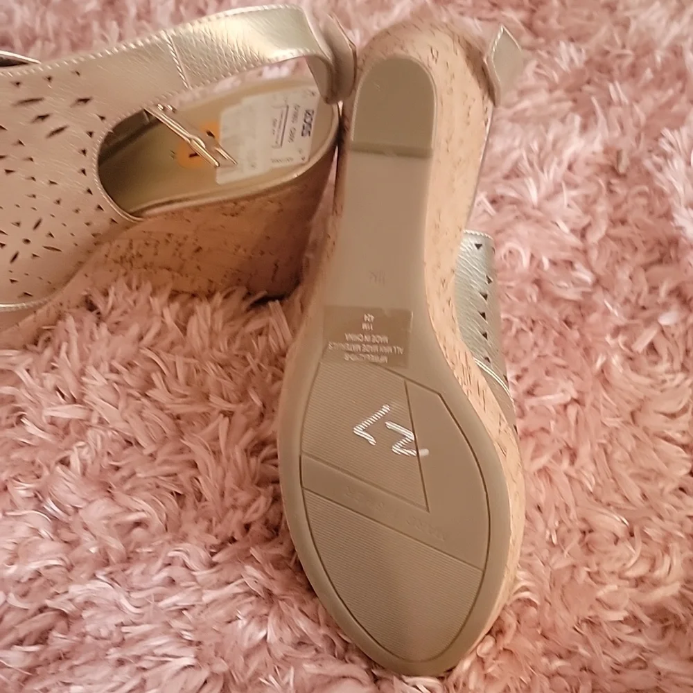 Shoes - Picture 3 of 3